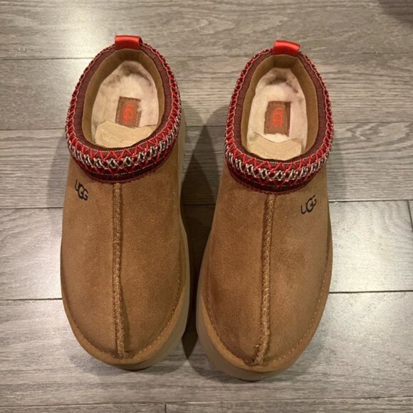 Tazz - The Ugg Platform Slipper in Chestnut – Shoes  UGG Womens Tazz Mule Slippers platform Chestnut Color New With Box W1122553-CHE